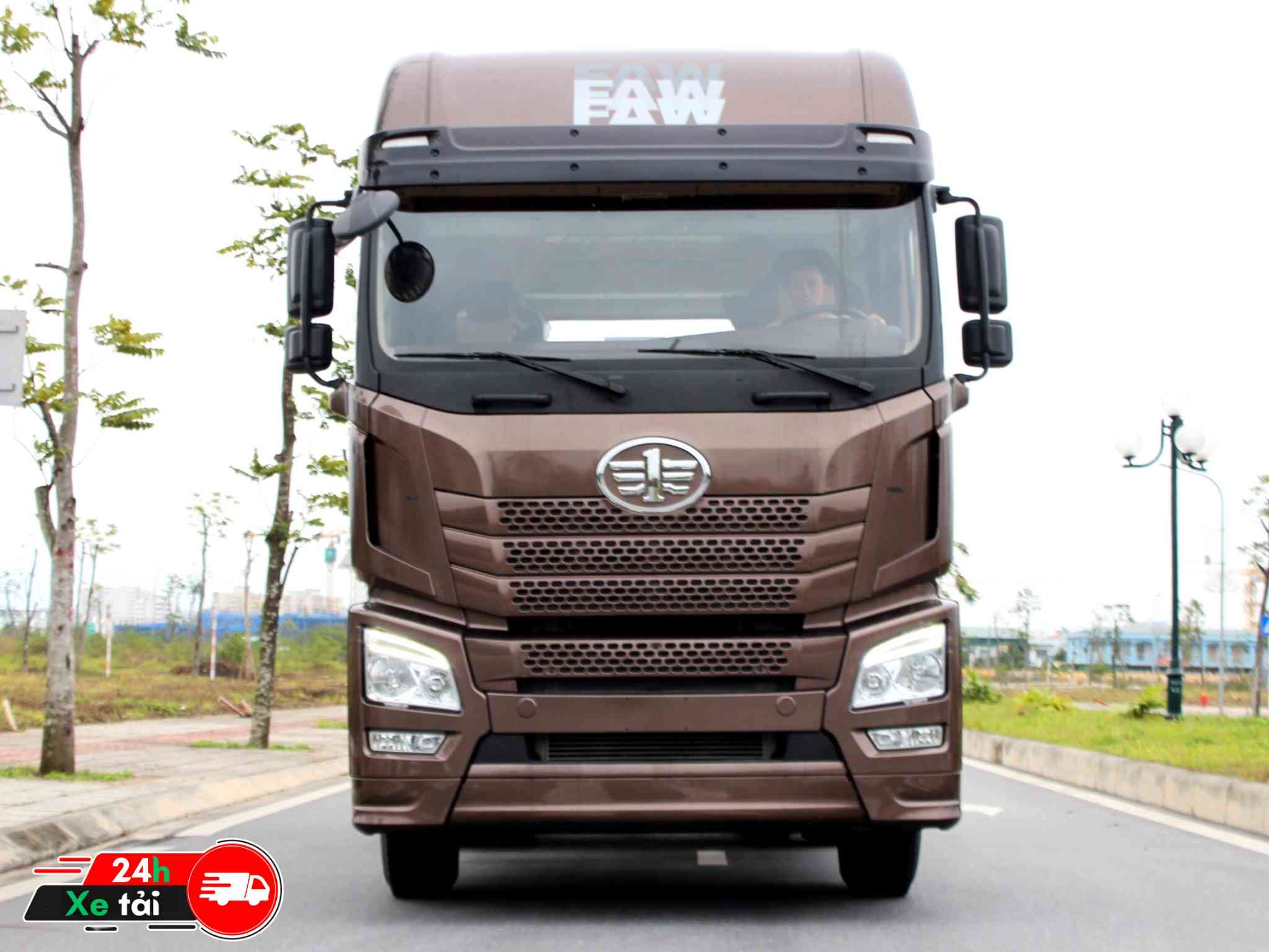 Tổng quan đầu kéo Faw Jh6 460 HP